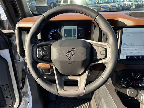 Used 2024 Ford Bronco Outer Banks image 13