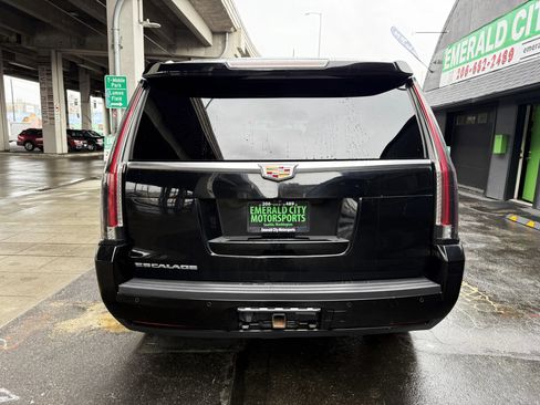 Used 2018 Cadillac Escalade Luxury AWD/4WD image 5