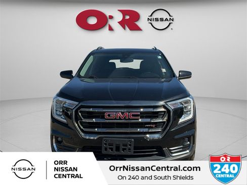 Used 2023 GMC Terrain AT4 image 2