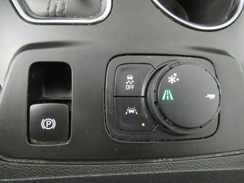 Used 2021 Chevrolet Traverse RS FWD image 27