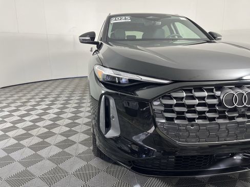 Certified 2025 Audi Q5 Premium w/ Convenience Package image 3