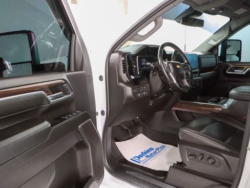 Used 2024 Chevrolet Silverado 3500 LT w/ Convenience Package AWD/4WD image 3