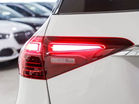 Certified 2025 Mercedes-Benz GLE 450e 4MATIC image 11