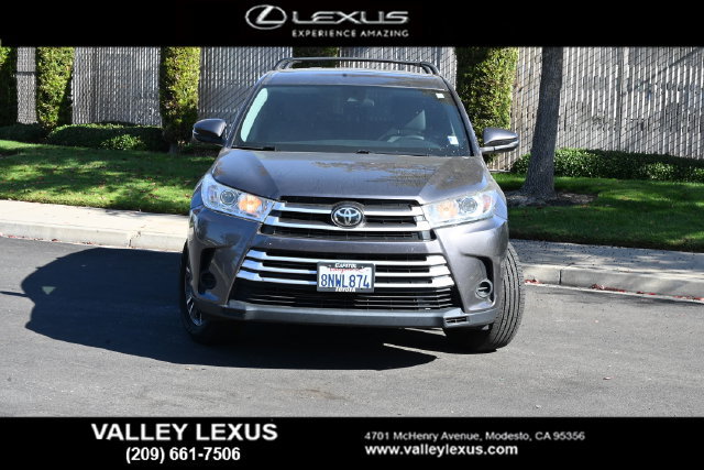 Used 2019 Toyota Highlander LE AWD/4WD image 2
