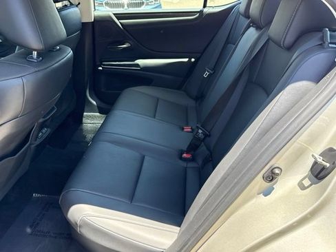 Used 2022 Lexus ES 300h w/ Premium Package FWD image 32
