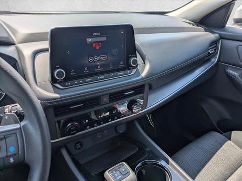 Used 2024 Nissan Rogue SV FWD image 14