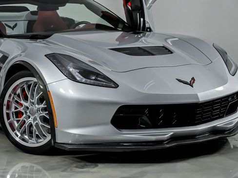 Used 2015 Chevrolet Corvette Z06 w/ 3LZ Preferred Equipment Group RWD image 3