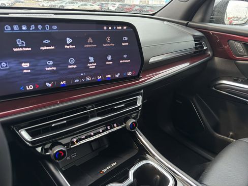 Used 2025 Chevrolet Traverse Z71 w/ Enhanced Driving Package image 17