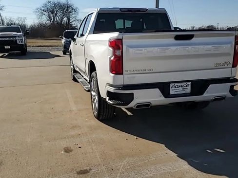 Used 2025 Chevrolet Silverado 1500 High Country w/ High Country Premium Package AWD/4WD image 7