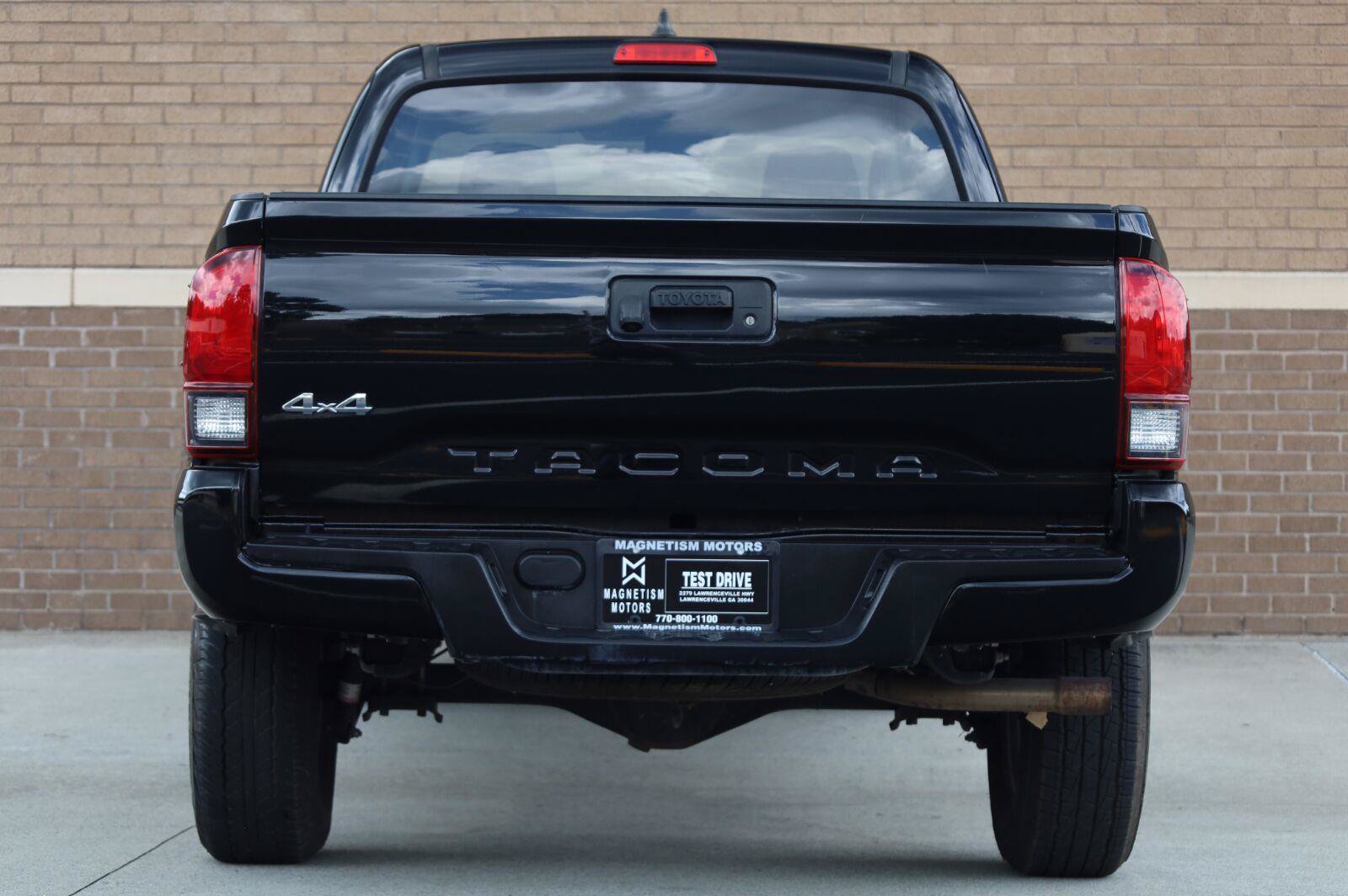 Used 2020 Toyota Tacoma SR AWD/4WD image 11