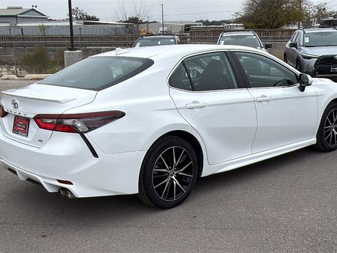 Used 2024 Toyota Camry SE image 6