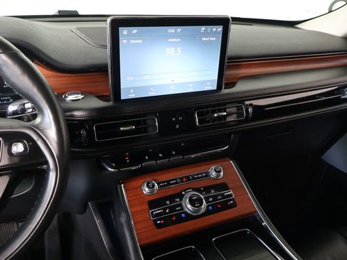 Used 2024 Lincoln Aviator Reserve w/ Equipment Group 201A image 5