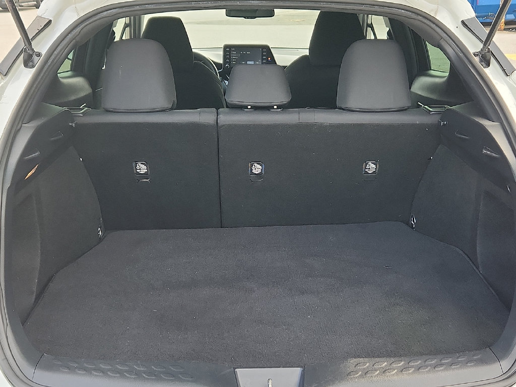 Used 2019 Toyota C-HR LE FWD image 22