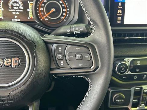 Certified 2025 Jeep Gladiator Willys image 39