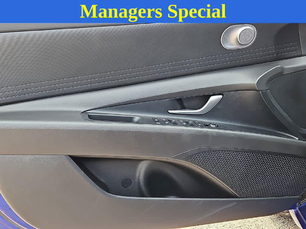 Used 2024 Hyundai Elantra SEL FWD image 11