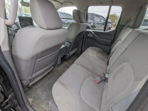 Used 2012 Nissan Frontier SV image 16