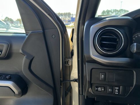Used 2020 Toyota Tacoma 4x4 Double Cab image 15