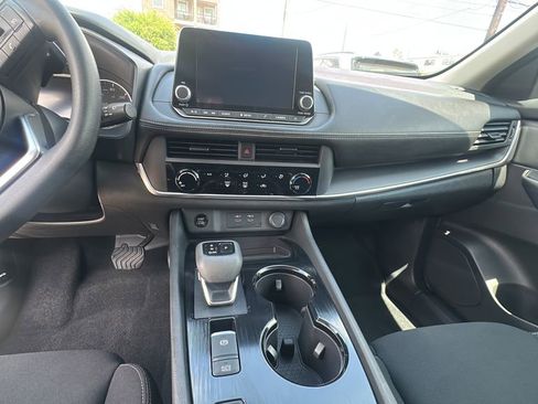 Used 2024 Nissan Rogue S image 9