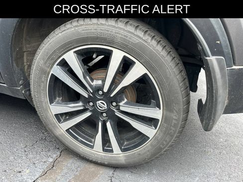 Used 2019 Nissan Kicks SV w/ Exterior Electronics Package FWD image 12
