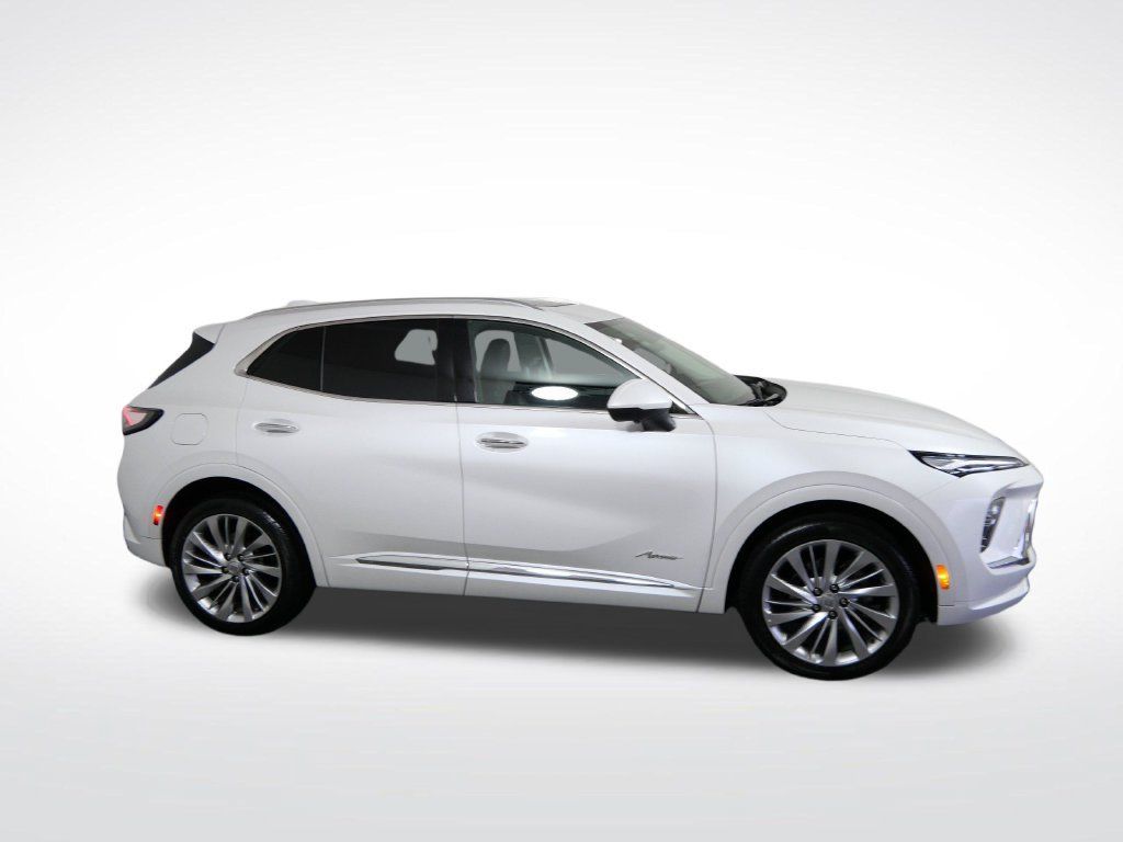 Used 2025 Buick Envision Avenir AWD/4WD image 2