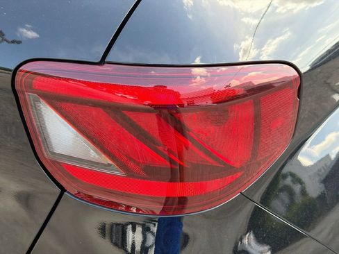 Used 2024 Hyundai Venue SEL FWD image 26