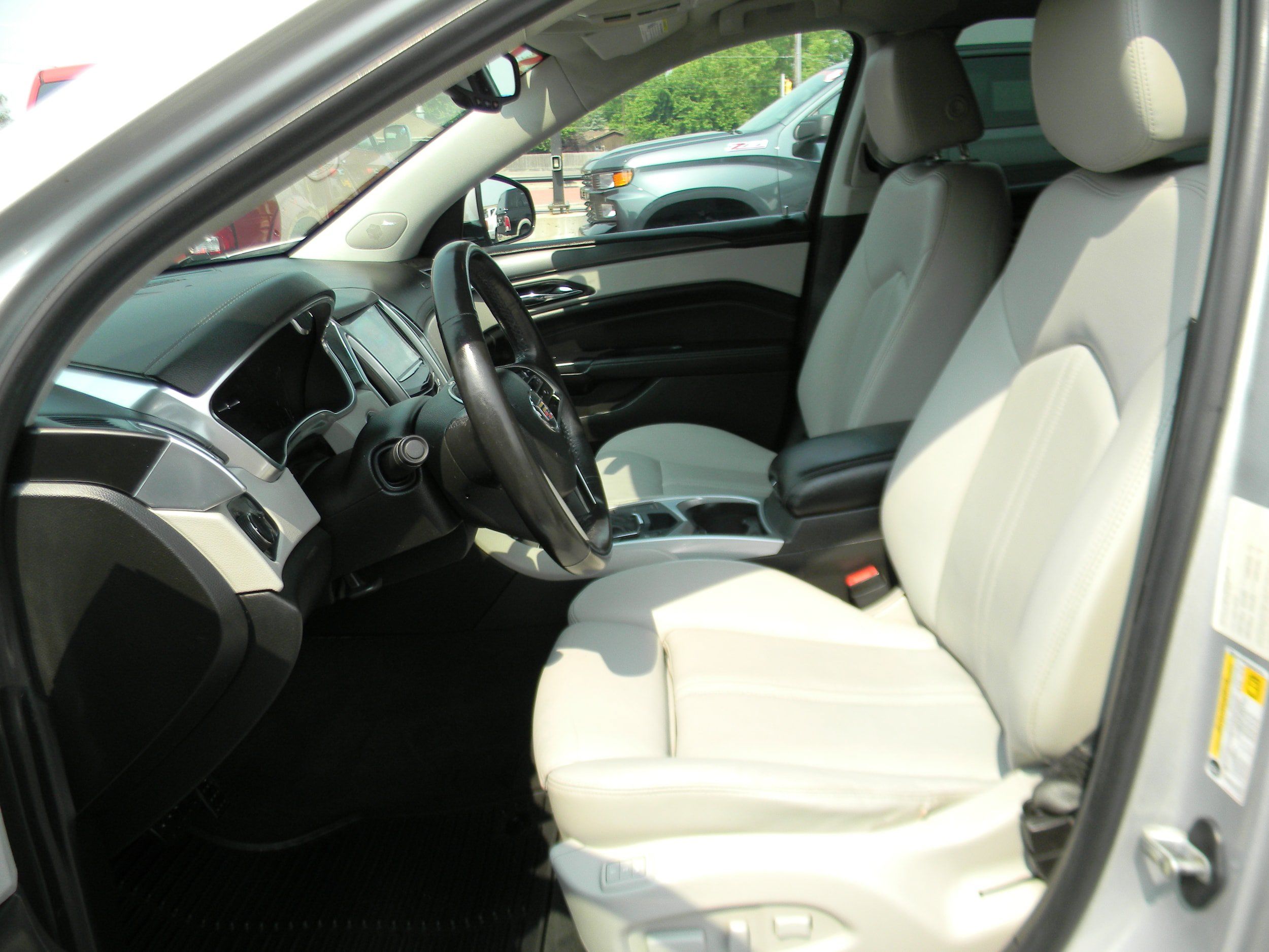 Used 2013 Cadillac SRX FWD image 6