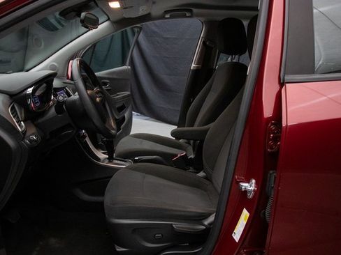 Used 2021 Chevrolet Trax LS image 26