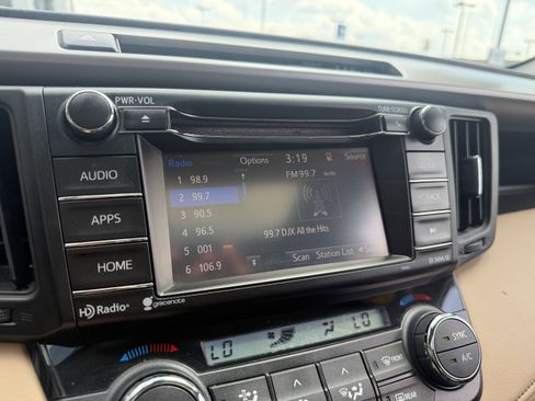 Used 2017 Toyota RAV4 XLE FWD image 37