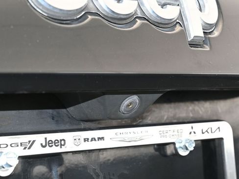 Used 2018 Jeep Grand Cherokee Limited image 39