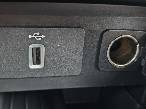 Used 2019 Ford Explorer XLT w/ Equipment Group 201A FWD image 27