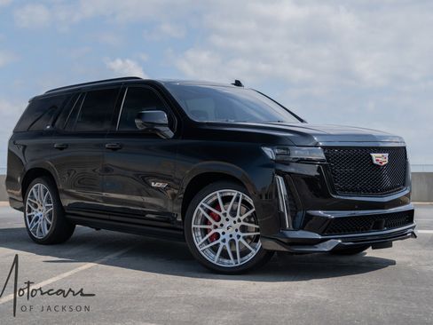 Used 2023 Cadillac Escalade V image 3