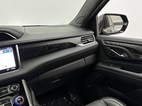 Used 2021 GMC Yukon Denali w/ Denali Premium Package image 32