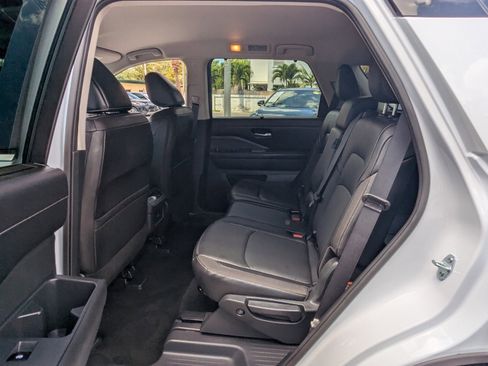Certified 2025 Nissan Pathfinder SL FWD image 10