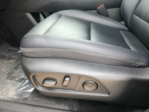 Used 2025 Chevrolet Equinox LT w/ Convenience Package II AWD/4WD image 9