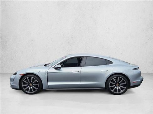 Used 2022 Porsche Taycan RWD image 9