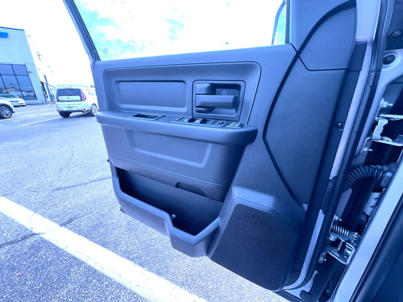 Used 2024 RAM 2500 Tradesman w/ Chrome Appearance Group AWD/4WD image 32