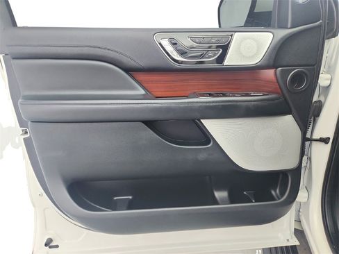 Used 2021 Lincoln Navigator Reserve image 22
