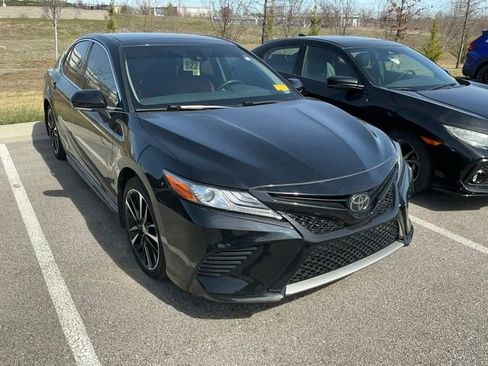 Used 2019 Toyota Camry XSE image 3