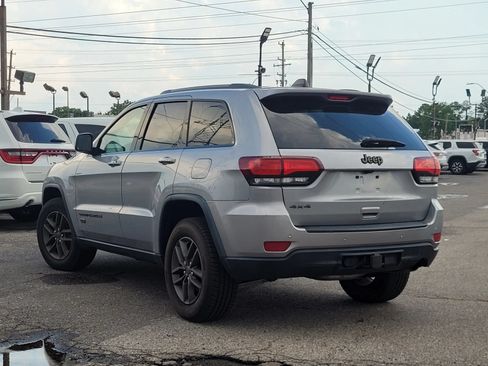 Used 2016 Jeep Grand Cherokee Laredo 75th Anniversary AWD/4WD image 6