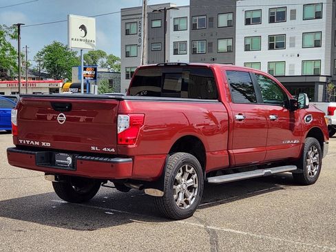 Used 2018 Nissan Titan SL w/ Chrome Package AWD/4WD image 10
