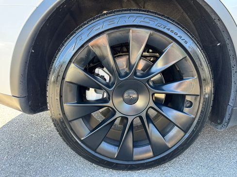 Used 2023 Tesla Model Y Long Range AWD/4WD image 8