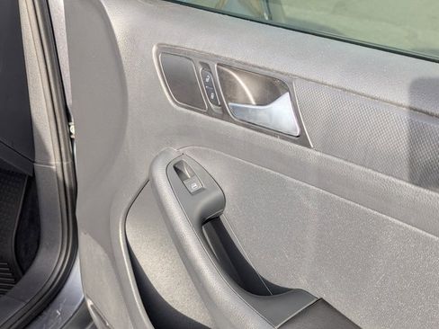 Used 2015 Volkswagen Jetta S image 30