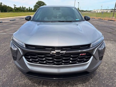 Used 2024 Chevrolet Trax RS FWD image 17