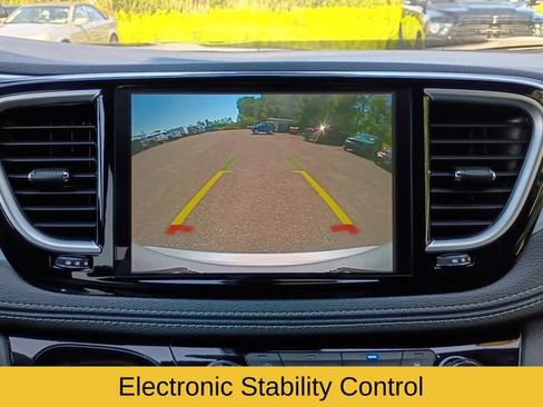 Used 2026 Chrysler Pacifica Limited FWD image 17