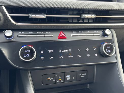 New 2025 Hyundai Sonata Limited image 24