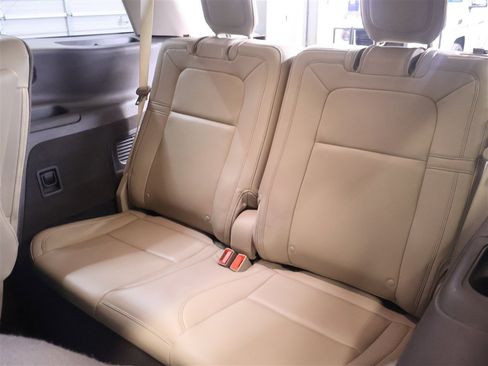 Used 2020 Lincoln Aviator Reserve w/ Equipment Group 201A image 12