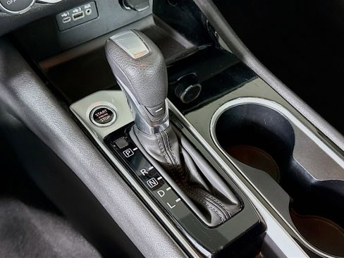 Used 2024 Nissan Altima 2.5 SV FWD image 19