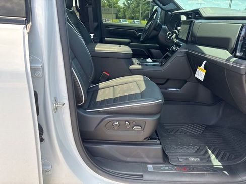 Used 2025 GMC Sierra 2500 AT4X w/ AT4X AEV Edition AWD/4WD image 17