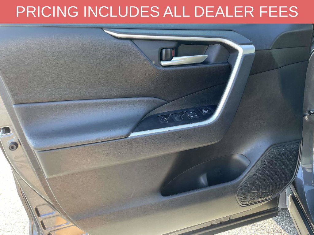 Used 2025 Toyota RAV4 XLE AWD/4WD image 26