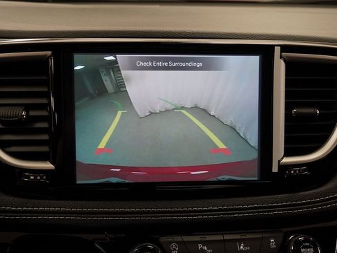 Certified 2025 Chrysler Pacifica Select image 29